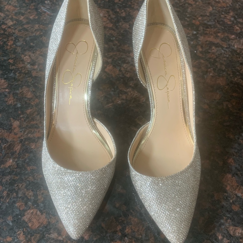 Dazzling!! Sparkling heels that are aimed to please!😍